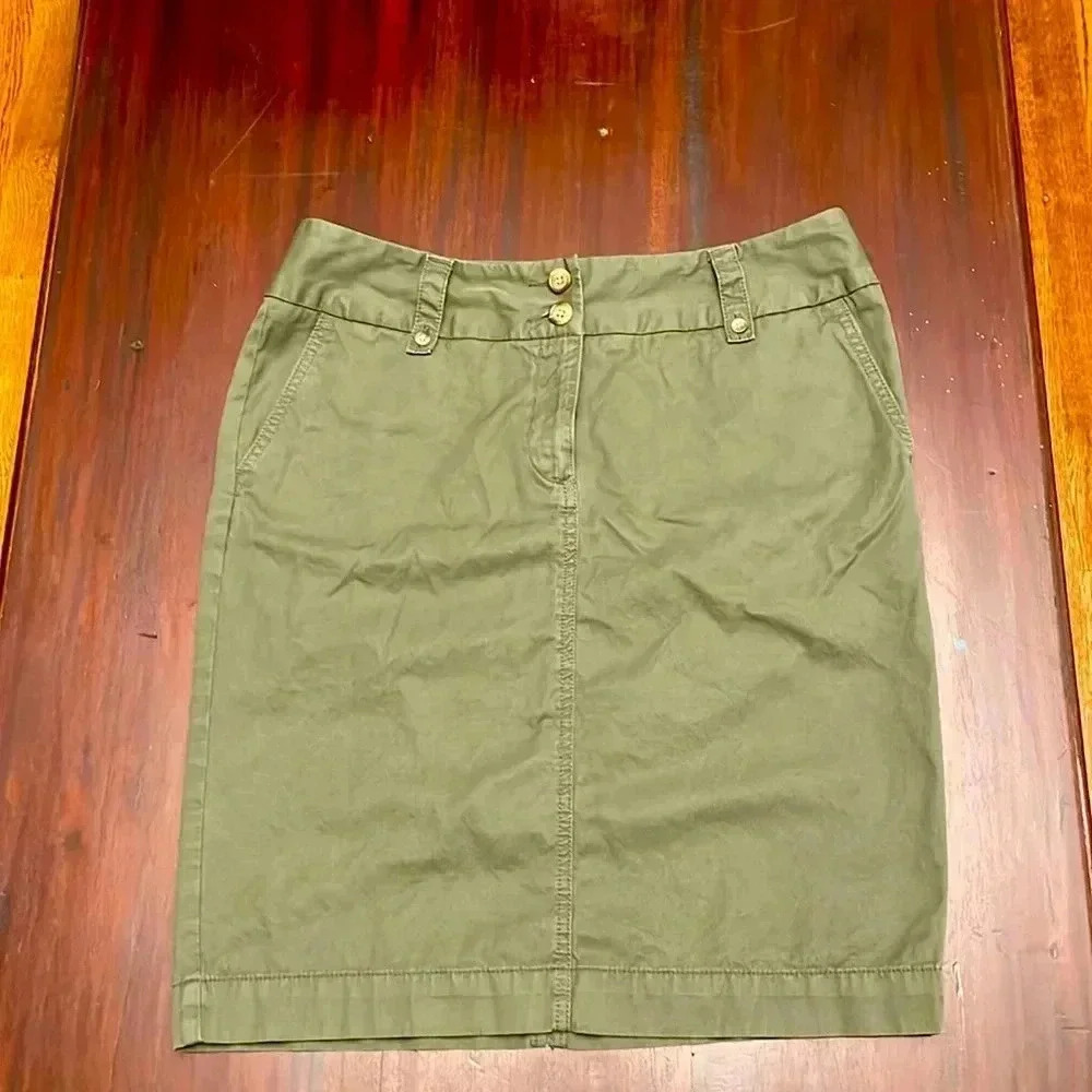 Lands’ End green chino knee length skirt size 10